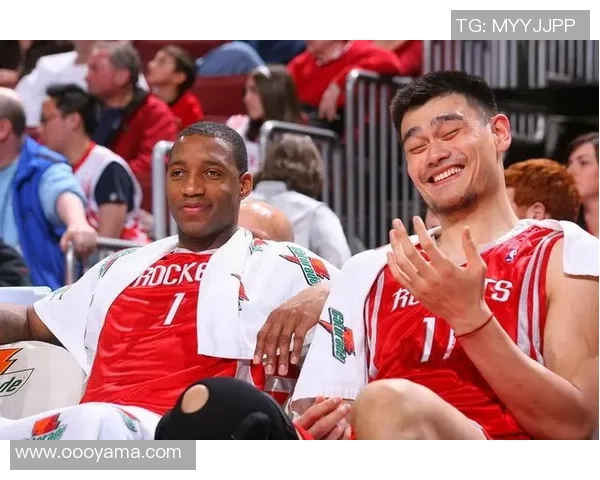 姚明亲临沃尔玛购物体验分享引发网友热议与欢笑