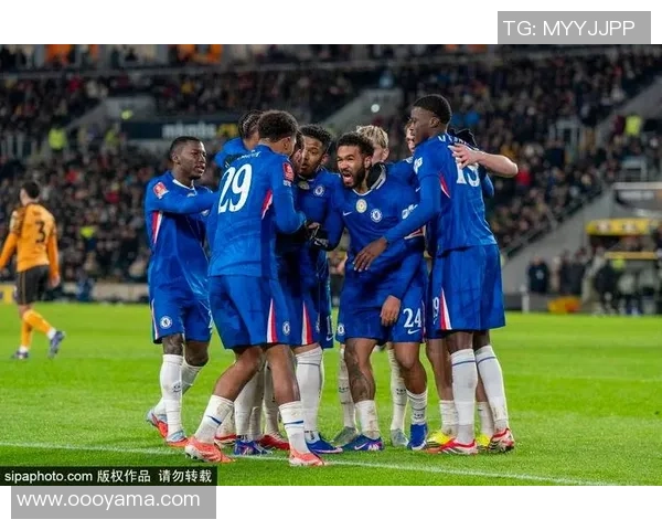 欧联杯精彩对决多特蒙德与切尔西战成平局帽子戏法引发全场热烈反响