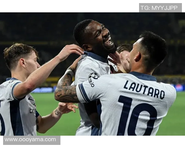 英超精彩对决拜仁3-0战胜巴萨补时进球点燃全场激情 英超精彩对决拜仁3-0战胜巴萨补时进球点燃全场激情