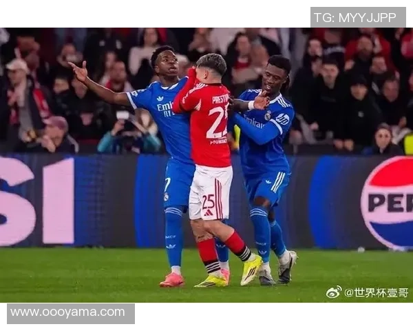 欧联杯精彩对决本菲卡与波尔图战成平局帽子戏法引发全场热烈反响