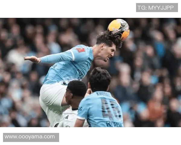 国王杯激战:多特蒙德与曼城2-2平神扑引发争议判罚热议 国王杯激战:多特蒙德与曼城2-2平神扑引发争议判罚热议