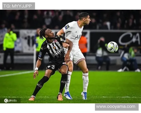 意甲激战：巴黎圣日耳曼险胜多特蒙德红牌事件引发全场热议